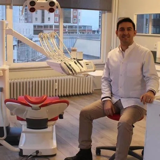 Dr. Dt. Afşin Salman