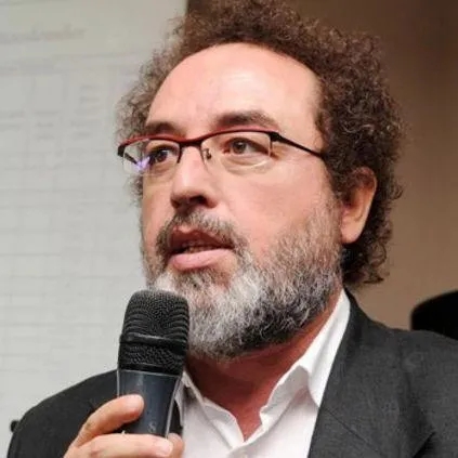 Uzm. Dr. Ayhan Akcan