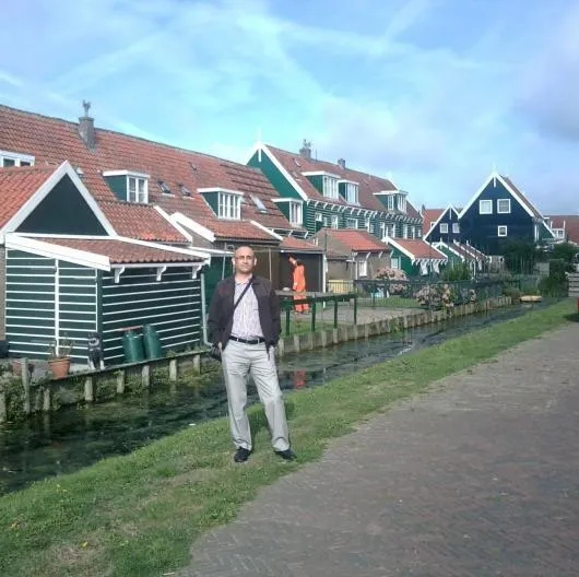 Uzm. Dr. Ebubekir Emre Men