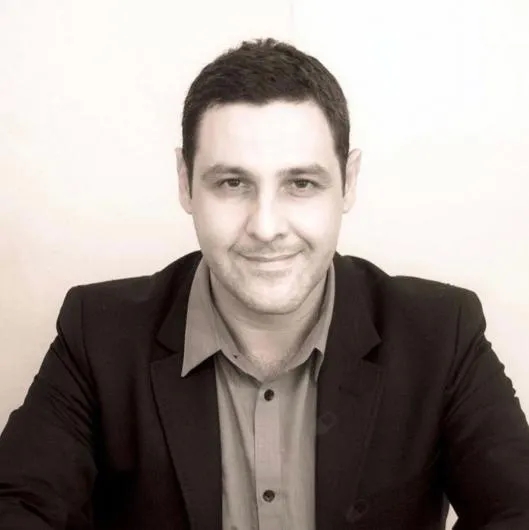 Op. Dr. Hakkı İzmirli