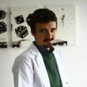 Dt. Özgür Efe Özdemir