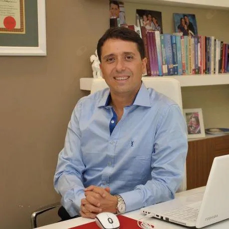 Op. Dr. Özgür Kavaz